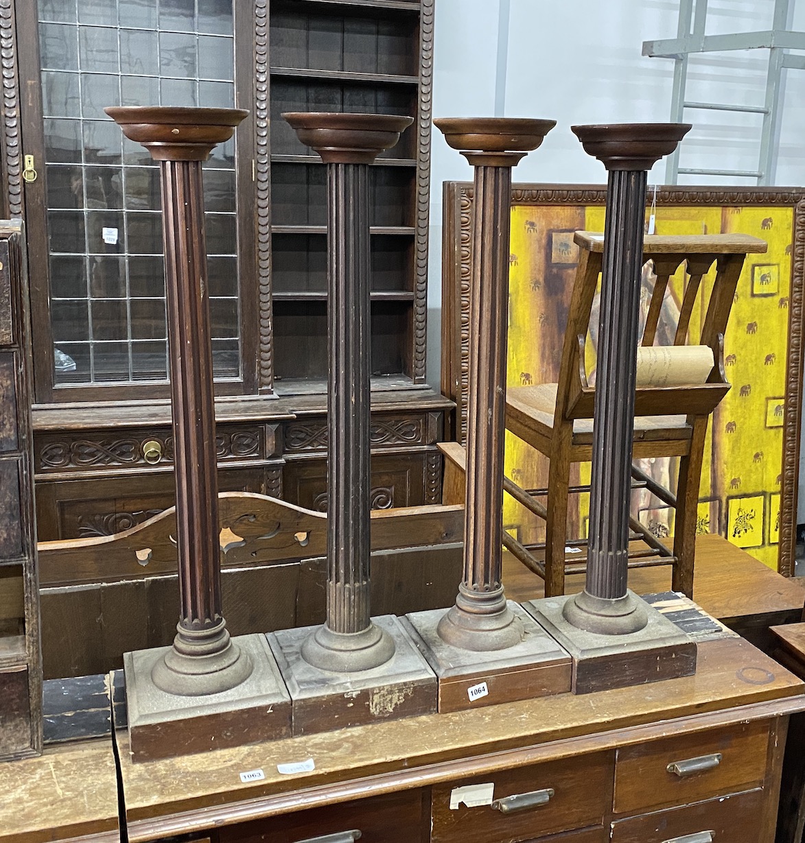 Two pairs of mahogany fluted columns / pedestals, height 91cm